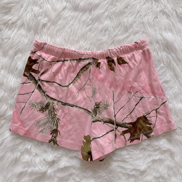 Cabelas Realtree Camo Shorts - Picture 3 of 3